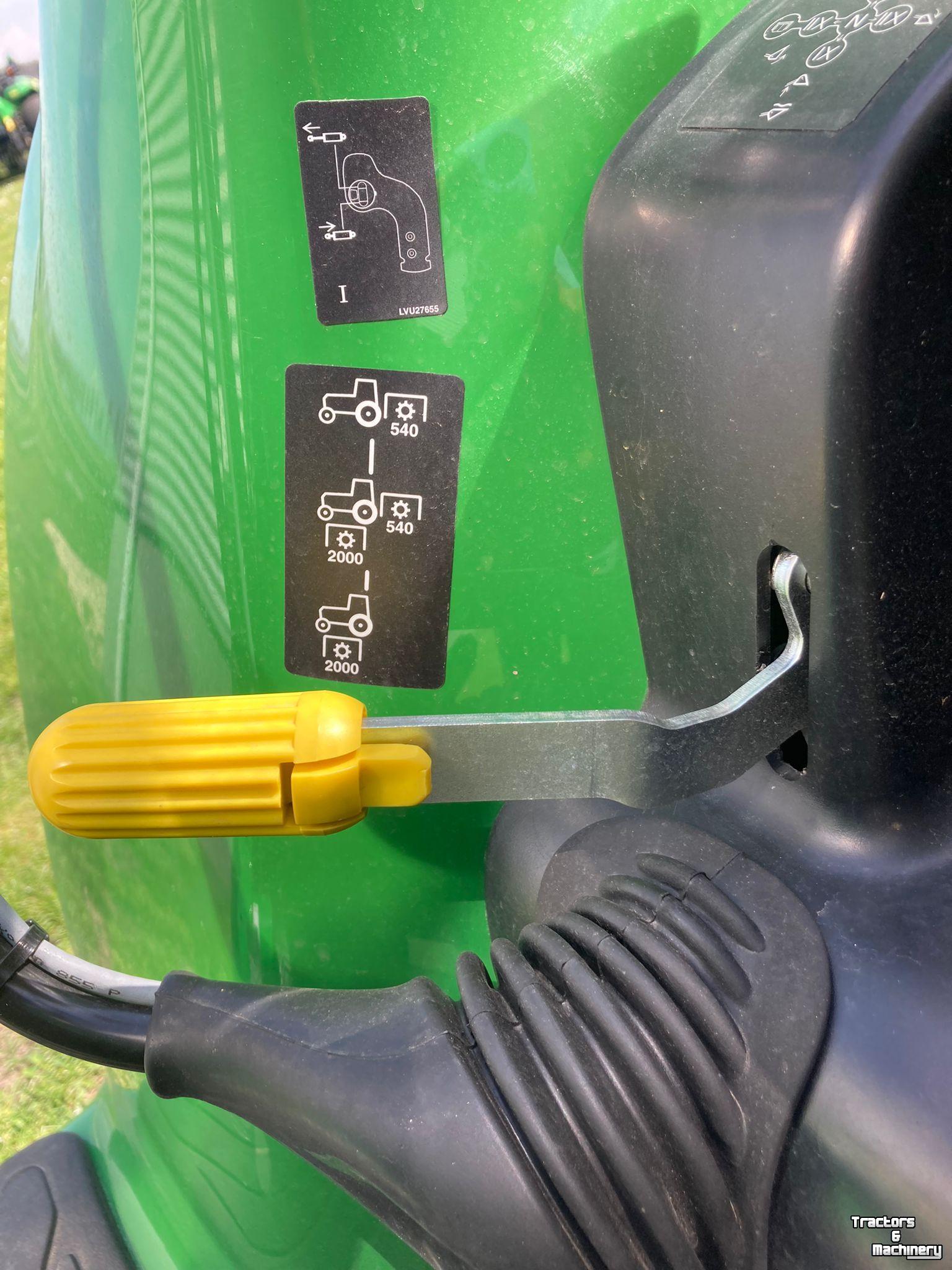 Schlepper / Traktor John Deere 3039R