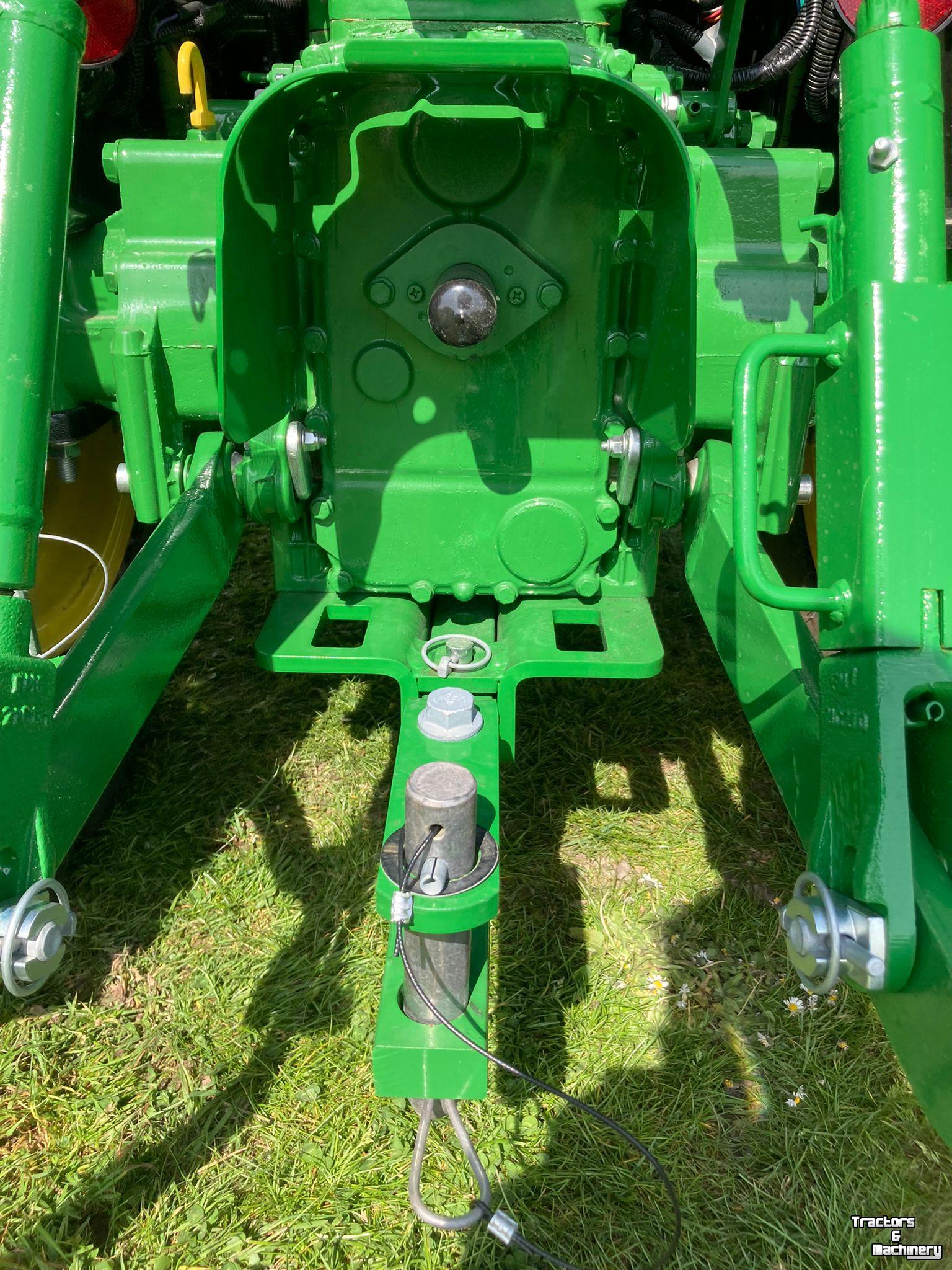 Schlepper / Traktor John Deere 3039R
