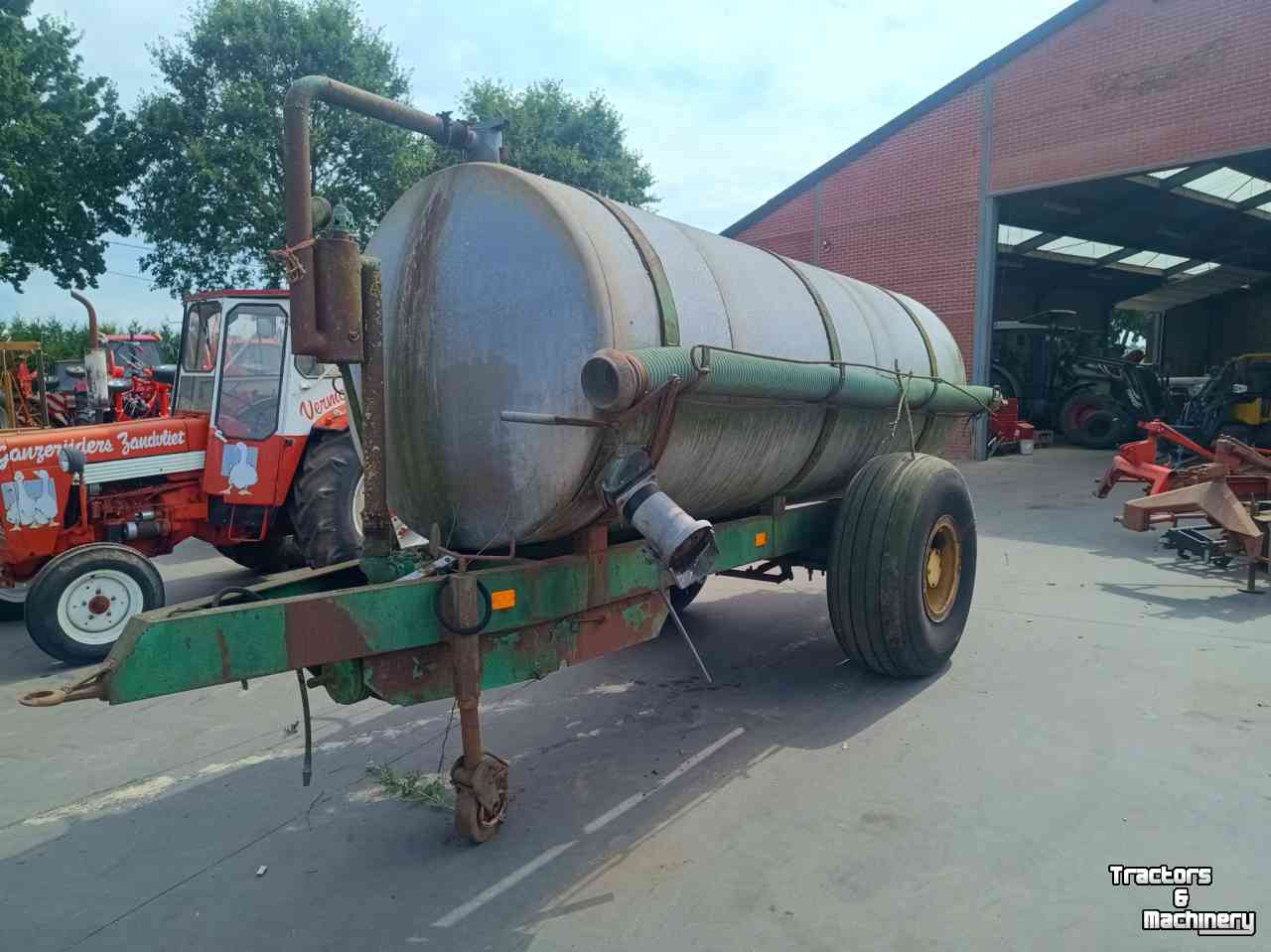 Gülletankwagen / Güllefässer Ipsam 7300