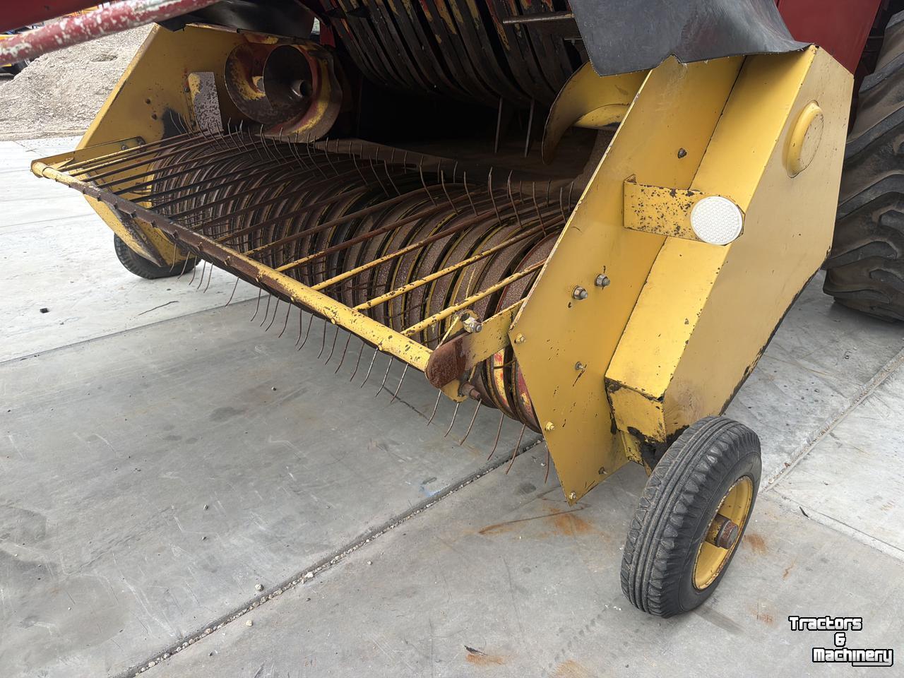 Pressen  New Holland pakkenpers D2000