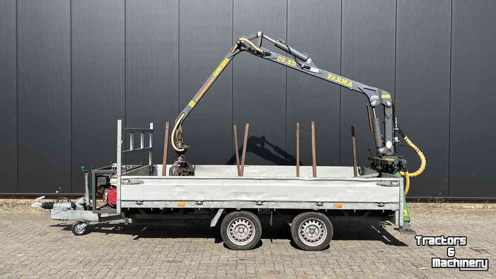Autoanhänger bis 3500 Kg  Aanhangwagen met bosbouwkraan