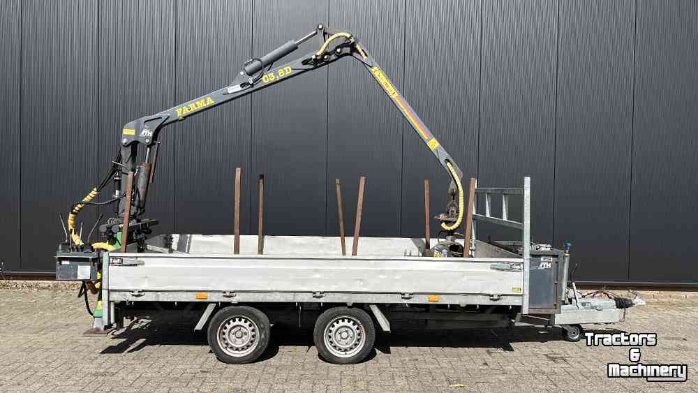 Autoanhänger bis 3500 Kg  Aanhangwagen met bosbouwkraan