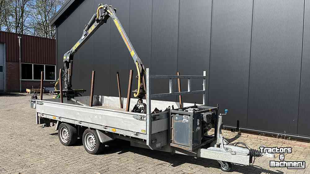 Autoanhänger bis 3500 Kg  Aanhangwagen met bosbouwkraan