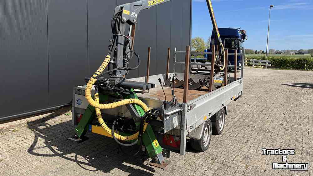 Autoanhänger bis 3500 Kg  Aanhangwagen met bosbouwkraan