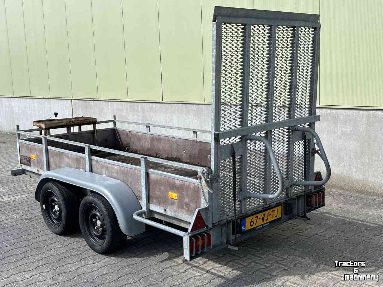 Minibagger JCB Micrograafmachine JCB 8008 CTS met machinetransporter