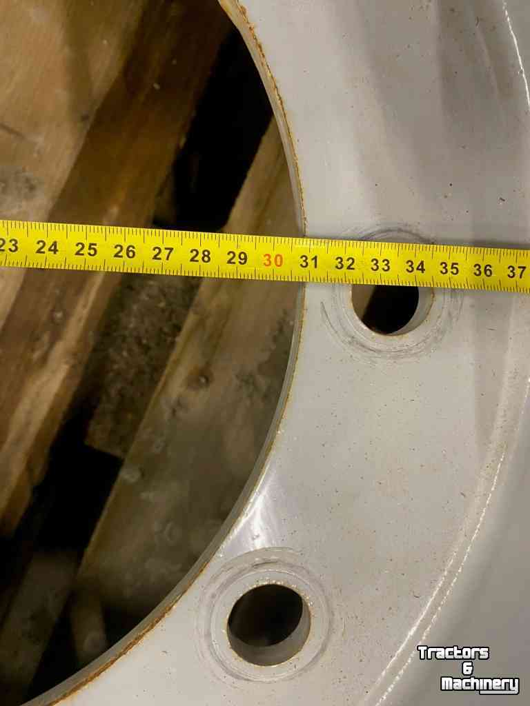 Räder, Reifen, Felgen & Distanzringe Agco 18x28