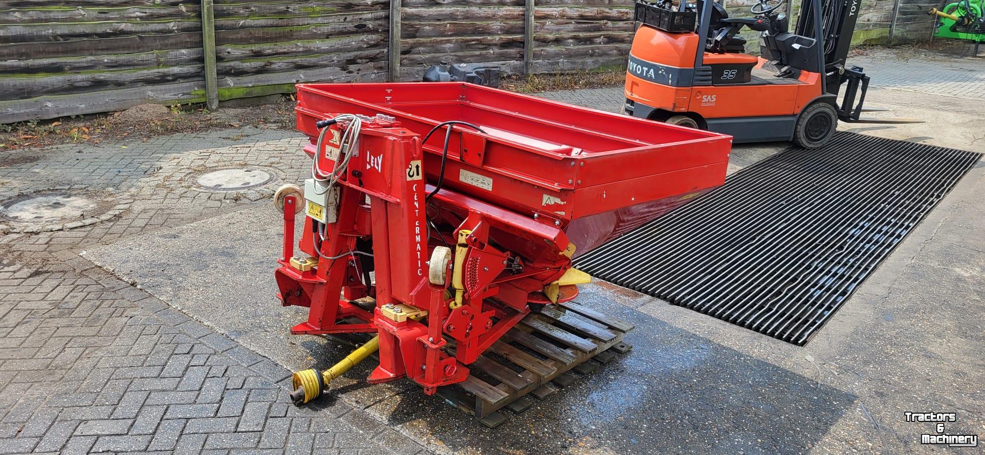 Düngerstreuer Lely SE Centermatic met centronic strooicomputer