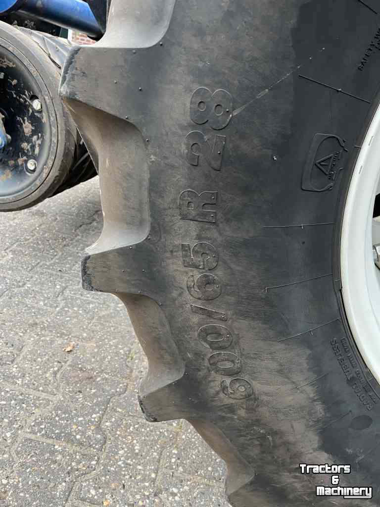 Räder, Reifen, Felgen & Distanzringe Vredestein 600/65R28