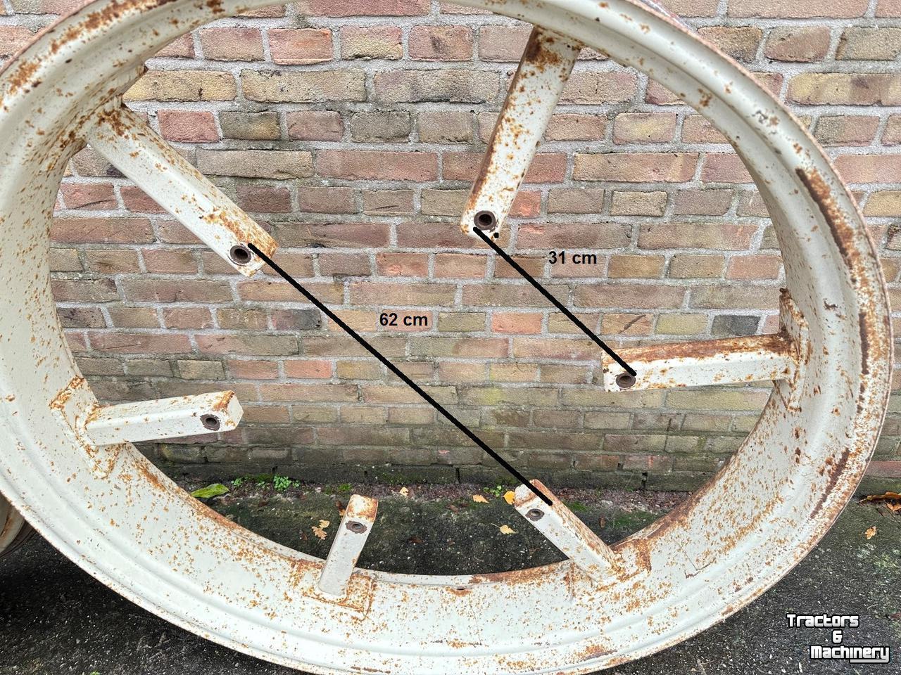 Räder, Reifen, Felgen & Distanzringe  W8R44