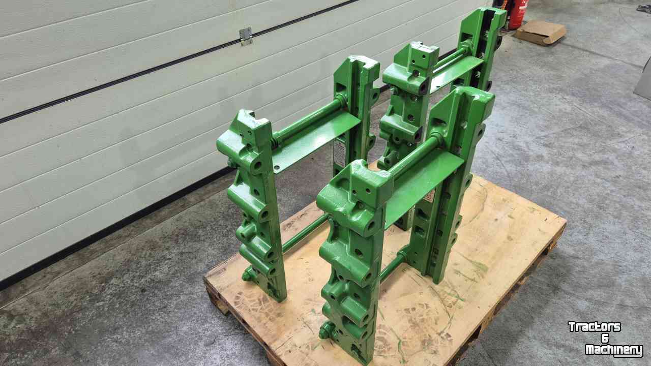 Sonstiges Traktoren und Zubehör John Deere Sauermann Rockinger Trekhaak frame slede rail 8R