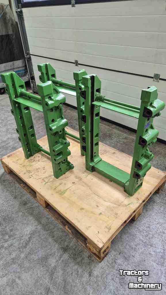 Sonstiges Traktoren und Zubehör John Deere Sauermann Rockinger Trekhaak frame slede rail 8R