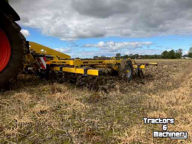 Scheibenegge Claydon Terrastar messeneg