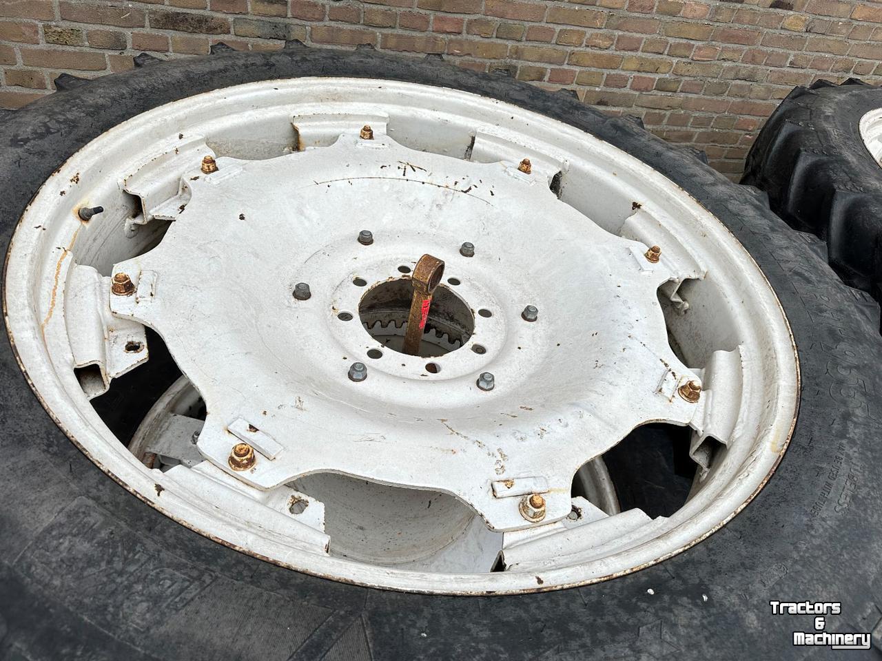 Räder, Reifen, Felgen & Distanzringe BKT 300/95R46 EN 320/90R46