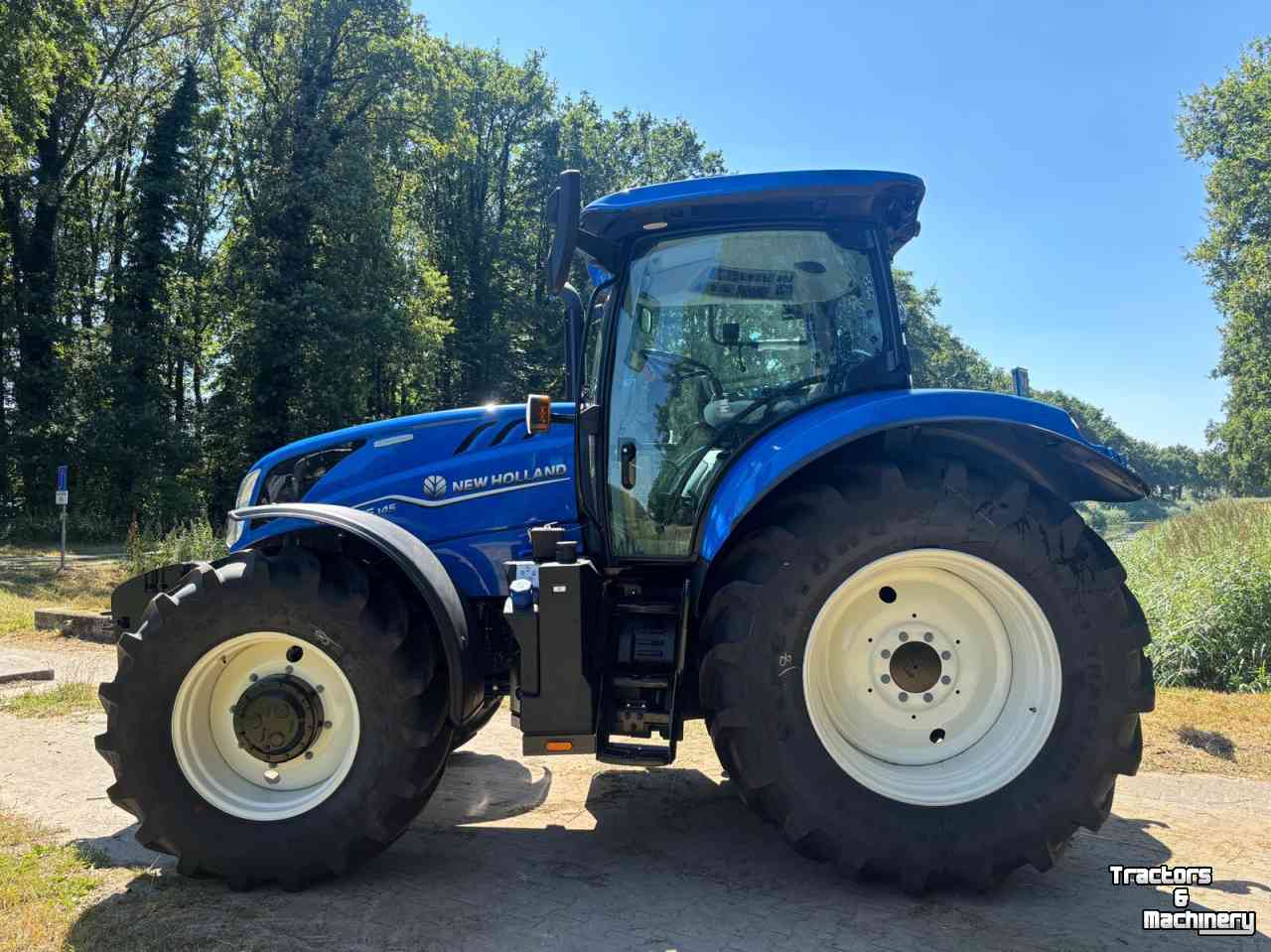 Schlepper / Traktor New Holland T6 145 DC