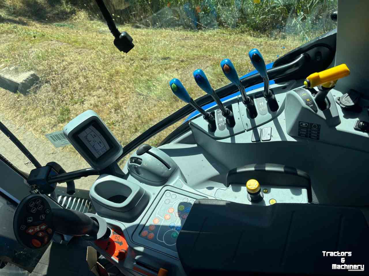 Schlepper / Traktor New Holland T6 145 DC