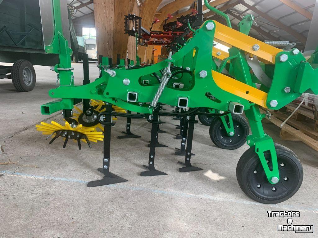Grubber  Maintech Schoffelbalk met compleet paralellogram en toebehoren vingerweeder - weeder - greencam - korstenbreker -