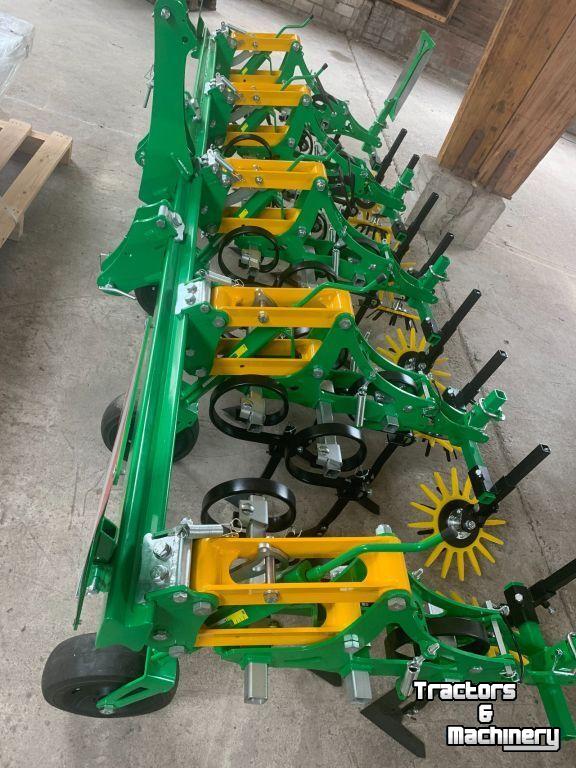 Grubber  Maintech Schoffelbalk met compleet paralellogram en toebehoren vingerweeder - weeder - greencam - korstenbreker -