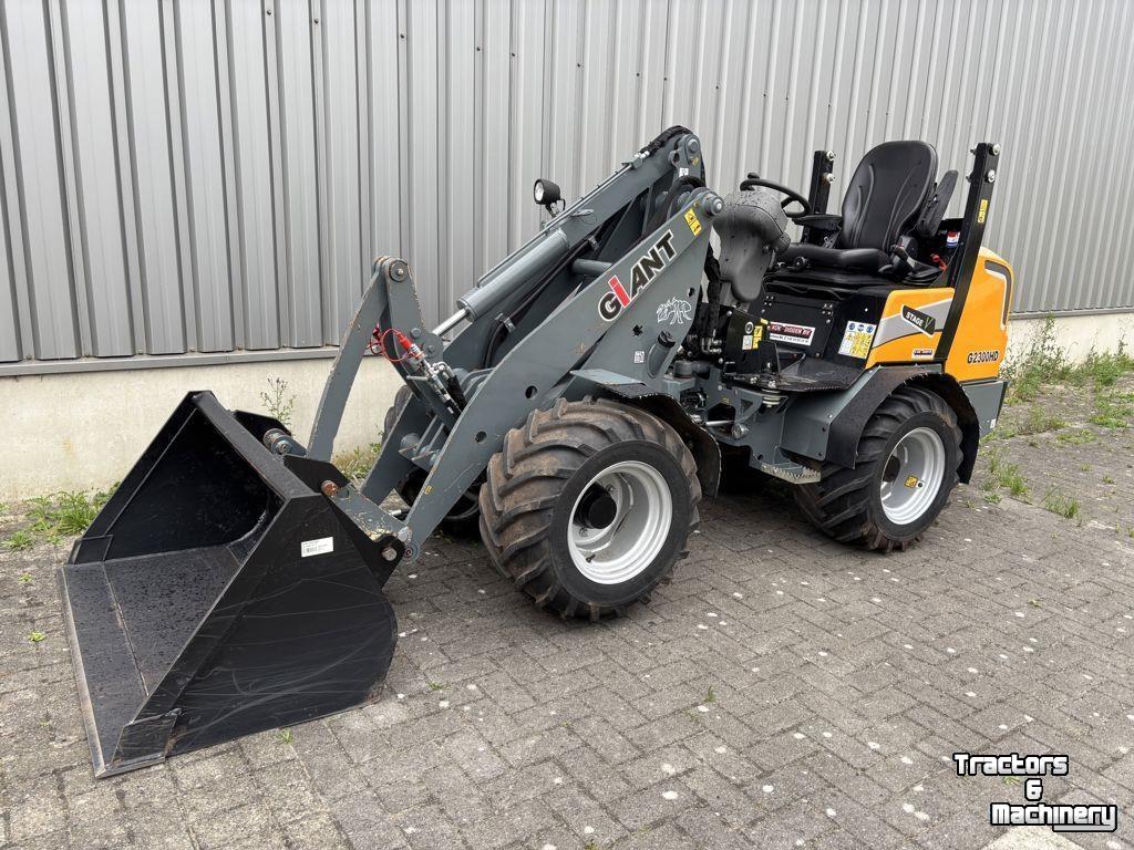 Radlader Giant G2300HD
