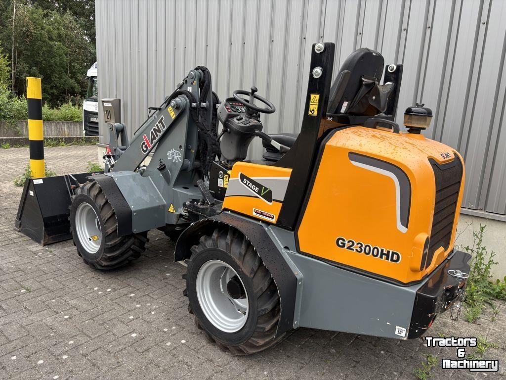 Radlader Giant G2300HD