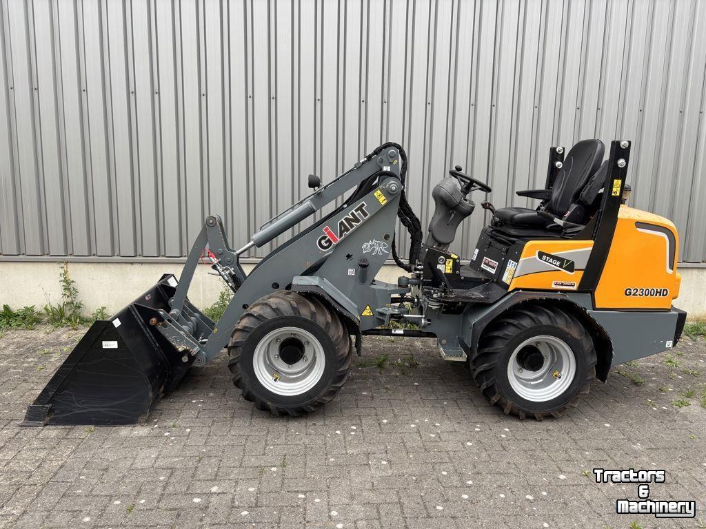 Radlader Giant G2300HD
