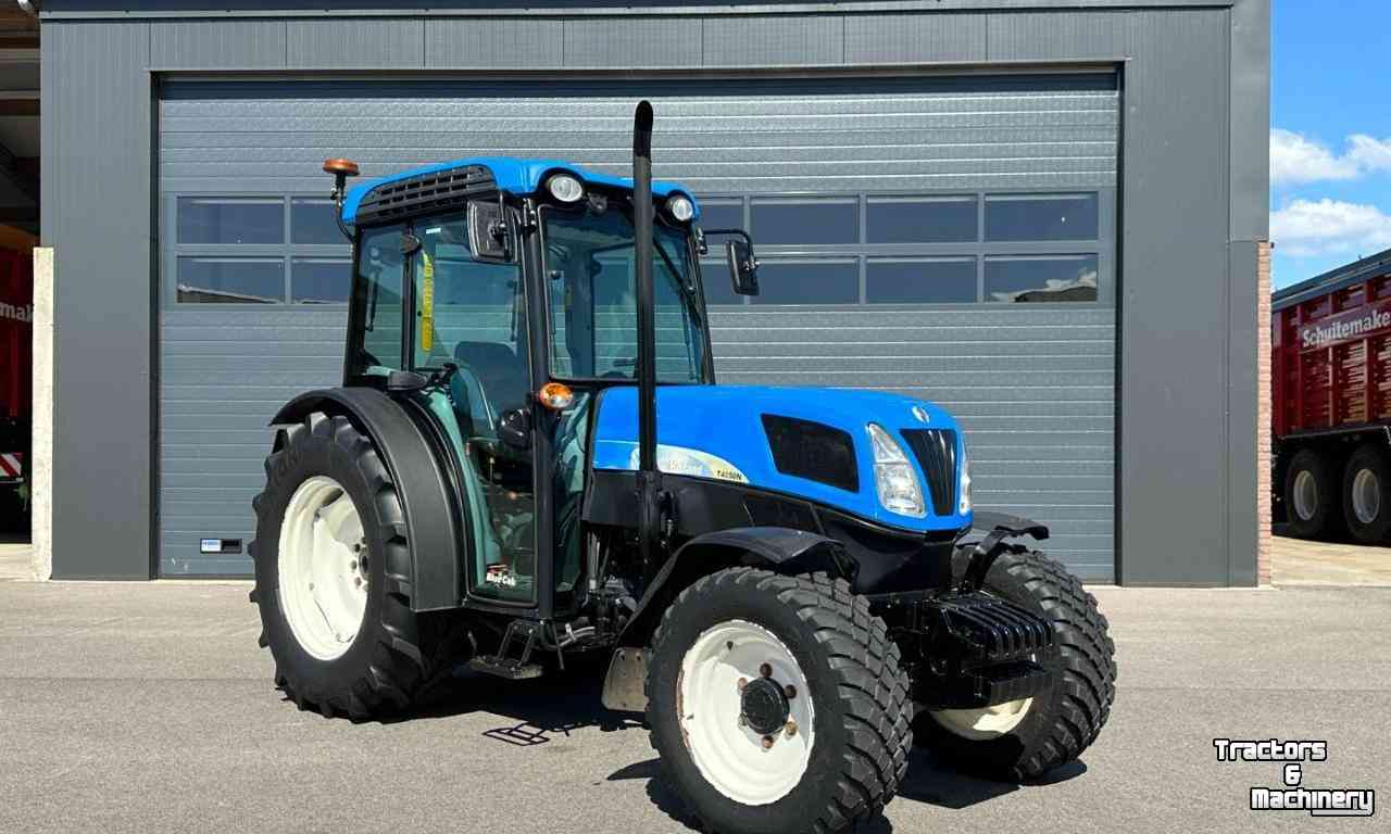 Obst und Weinbau Traktoren New Holland T4050N Supersteer