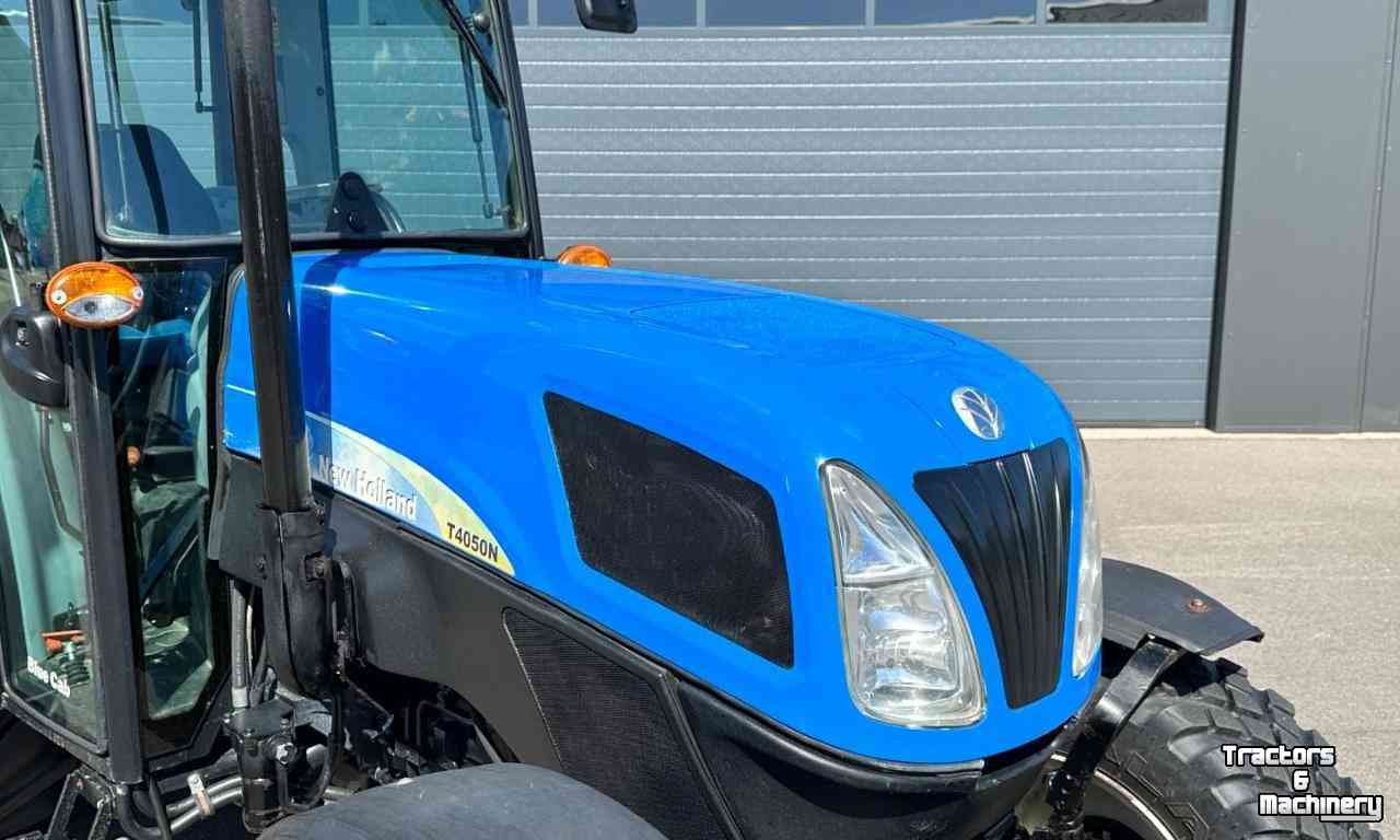 Obst und Weinbau Traktoren New Holland T4050N Supersteer