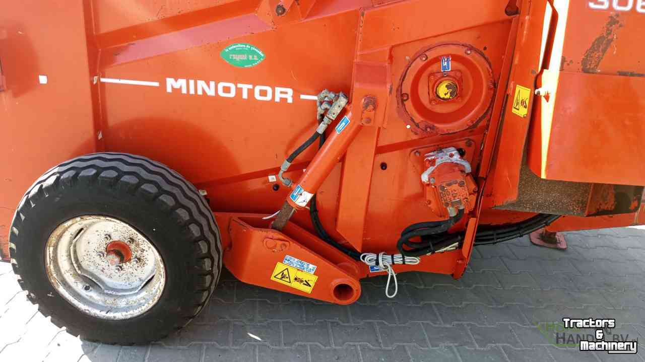 Strohverteiler für Liegeboxen Kuhn Minotor stroblazer strostrooier