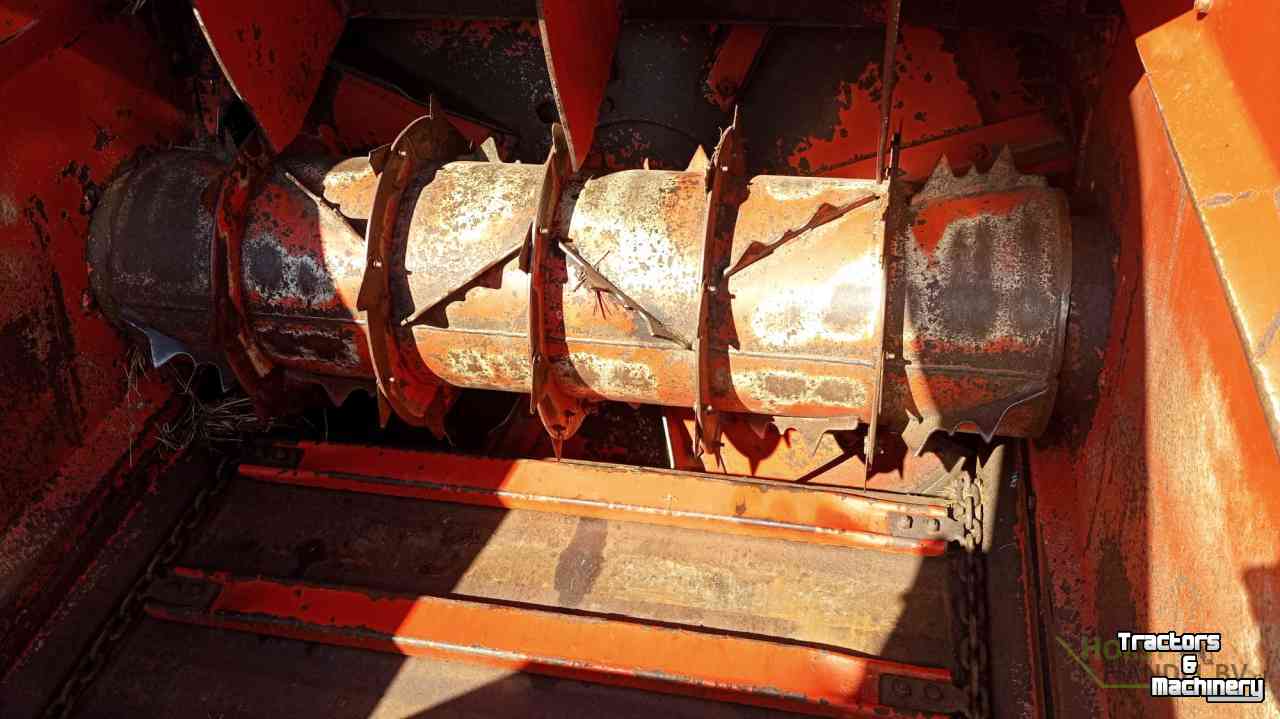 Strohverteiler für Liegeboxen Kuhn Minotor stroblazer strostrooier