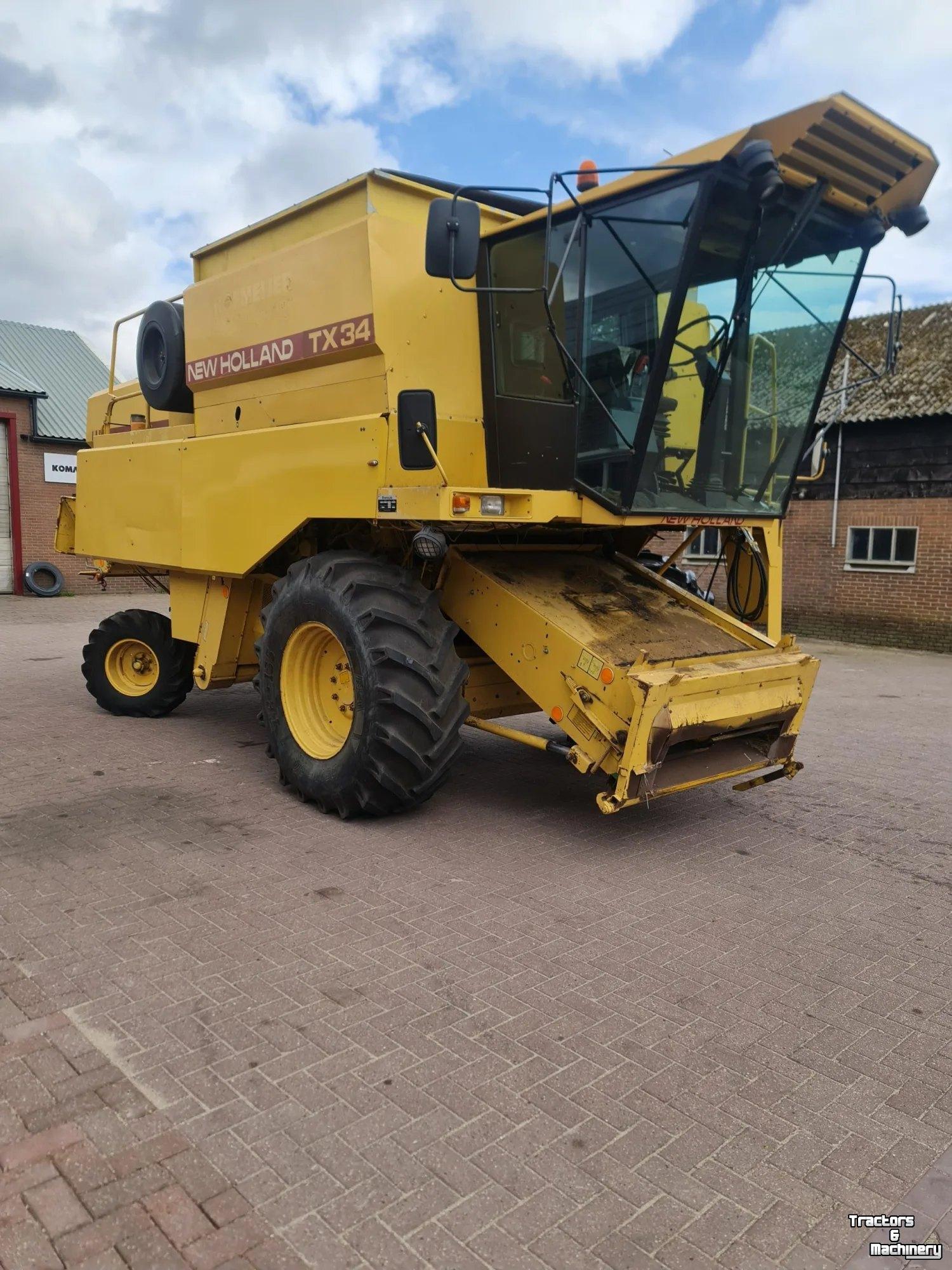 Mähdrescher New Holland TX34 MAAIDORSER