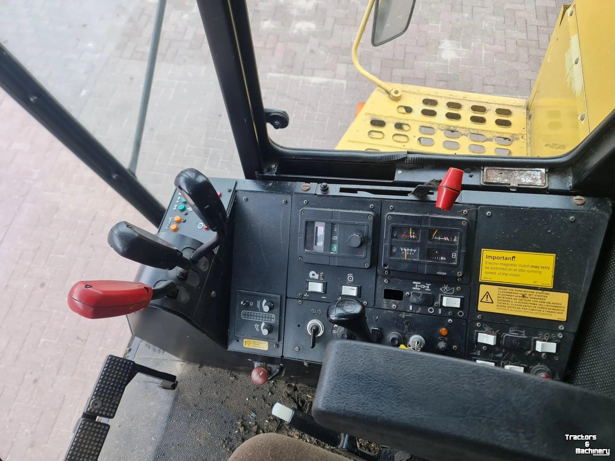 Mähdrescher New Holland TX34 MAAIDORSER
