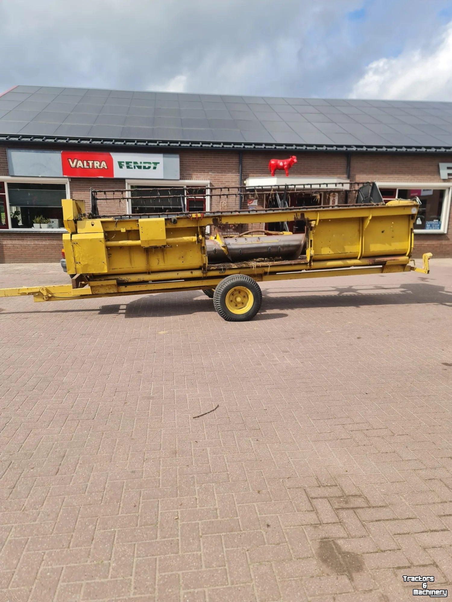 Mähdrescher New Holland TX34 MAAIDORSER