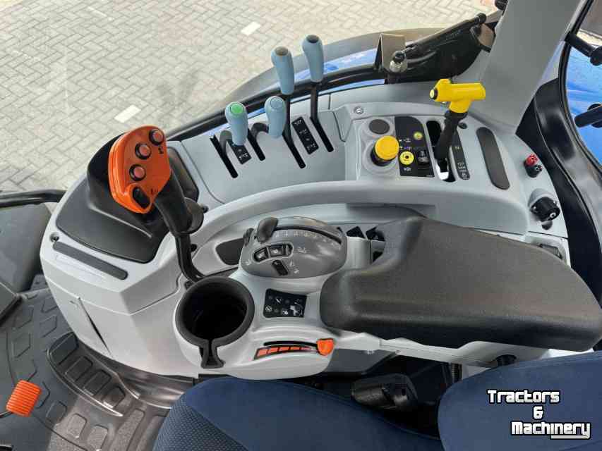 Schlepper / Traktor New Holland T7.245PC Stage V Fronthef Lucht Hydr rem  GPS 50km