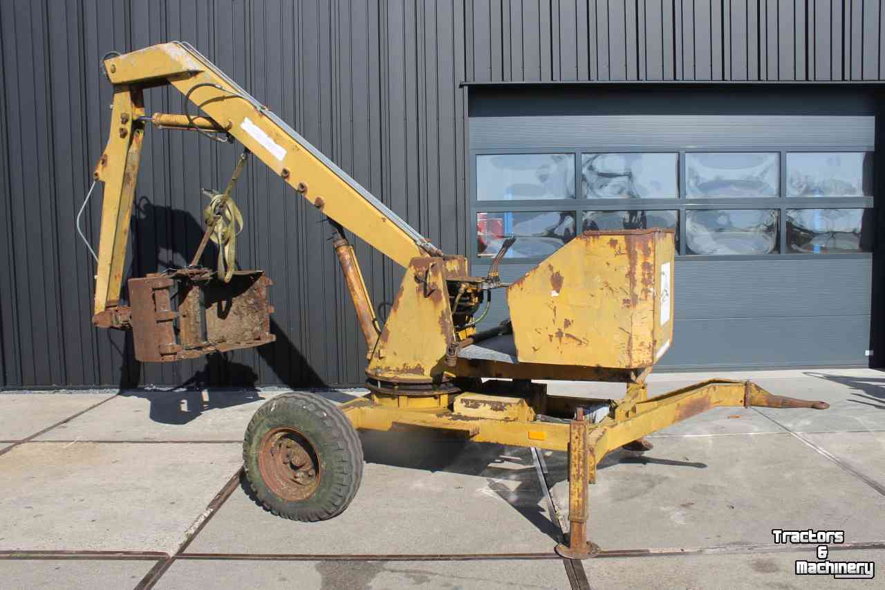 Bagger / Baggermaschine  Griesser 1614 getrokken kraan graafmachine op wielen met knijperbak