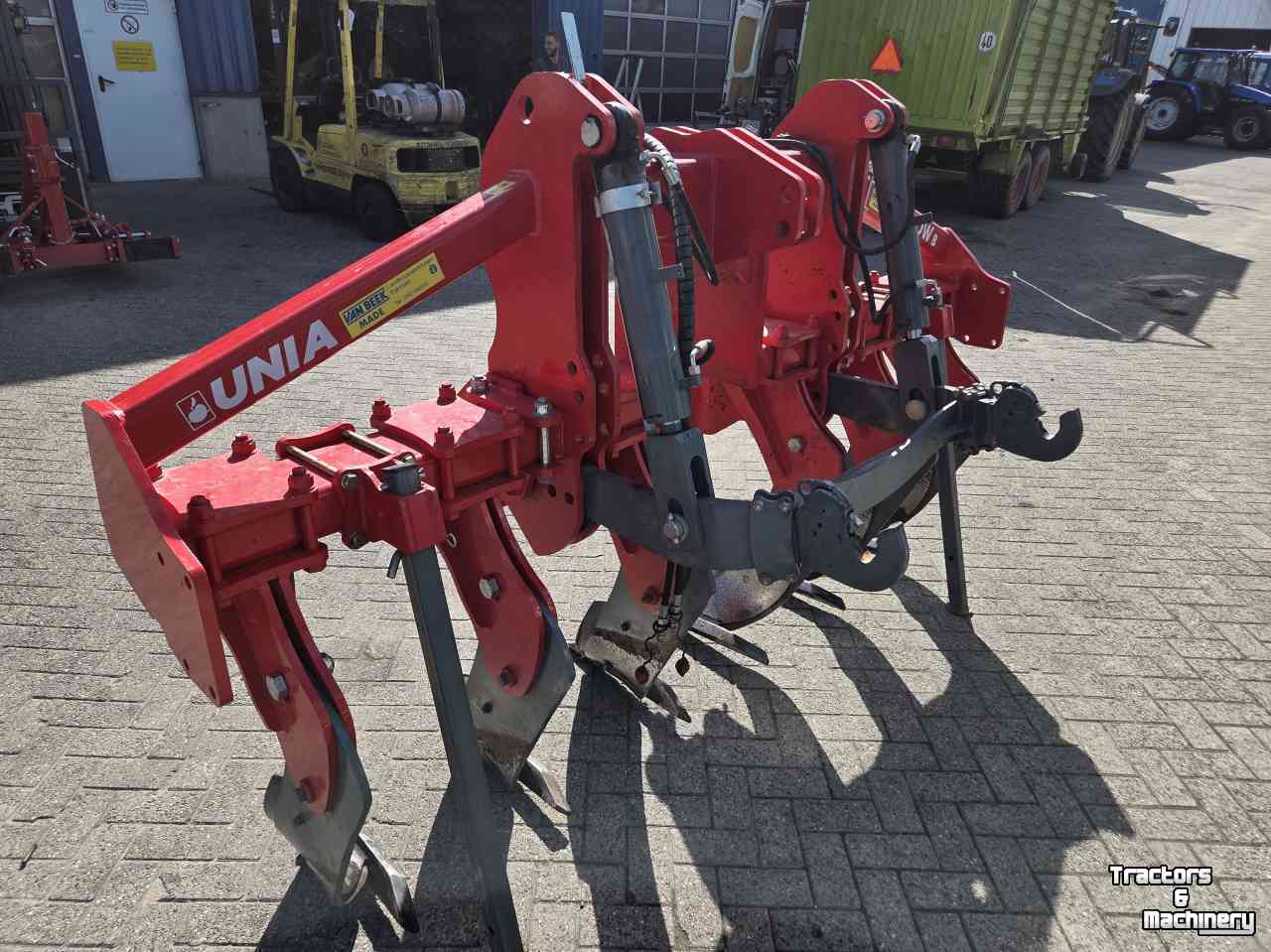 Tiefenlockerer Unia Plow B 6