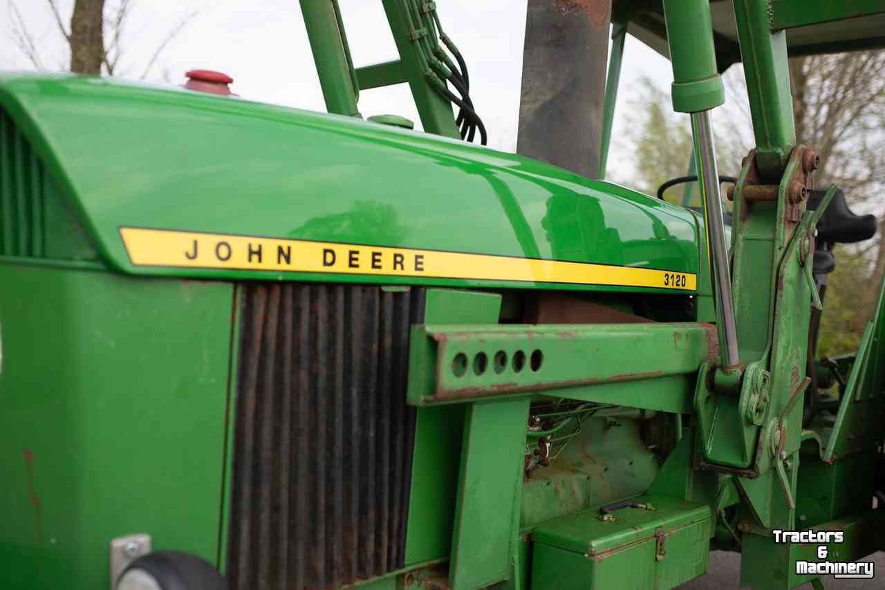 Schlepper / Traktoren John Deere 3120