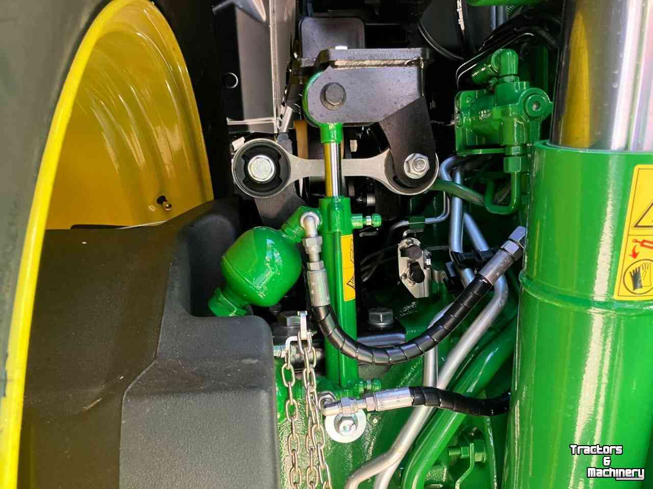 Schlepper / Traktor John Deere 6R 215