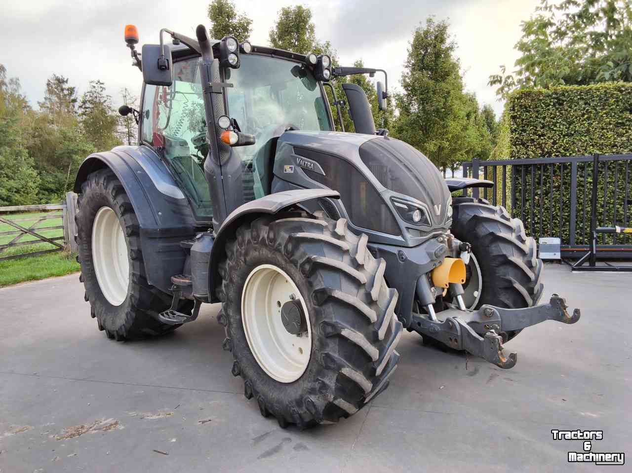 Schlepper / Traktor Valtra N134 Direct