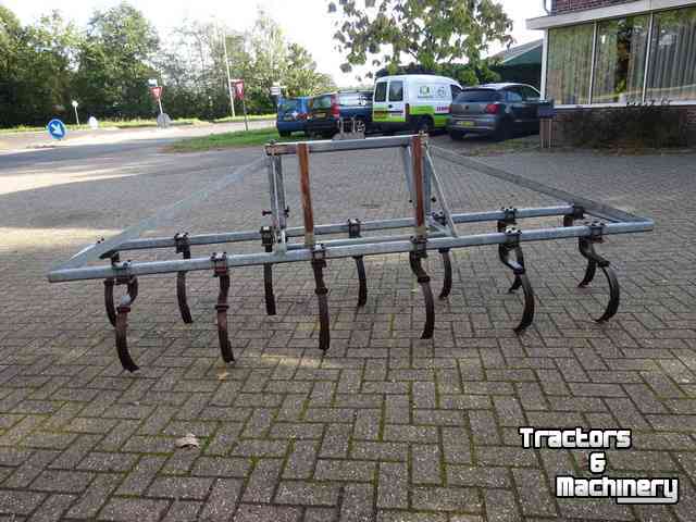 Grubber  Veertand cultivator
