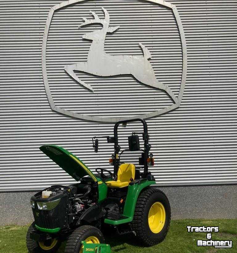 Gartentraktoren John Deere 3025 E EU Compact Tractor Traktor