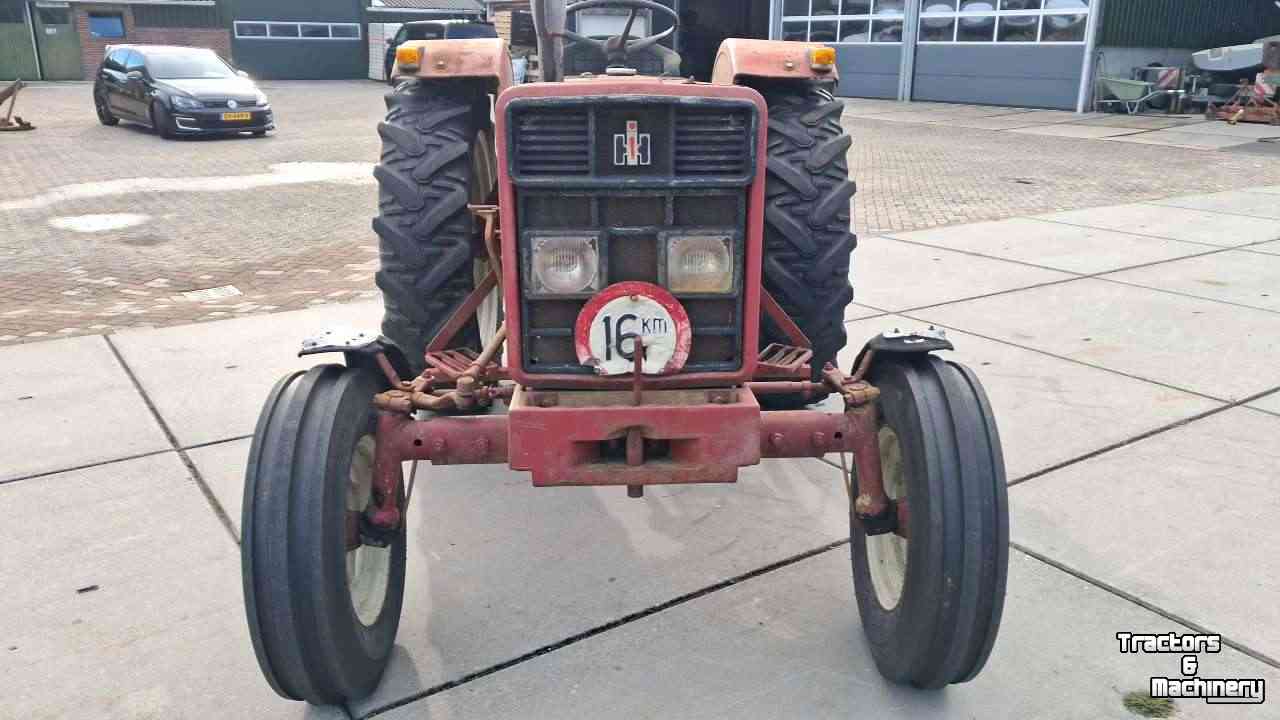 Schlepper / Traktor International 633
