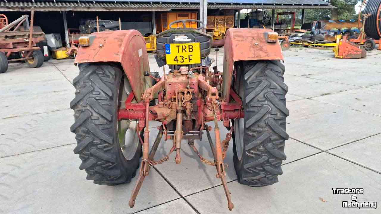 Schlepper / Traktor International 633