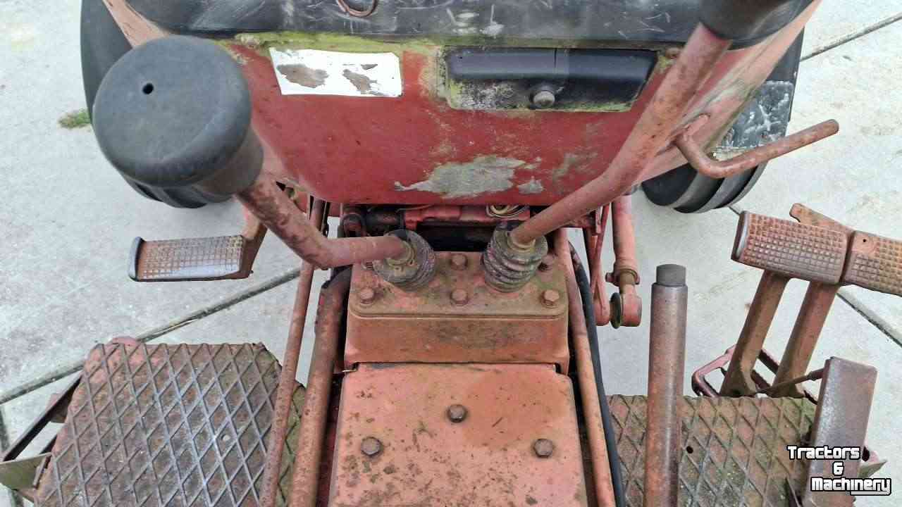 Schlepper / Traktor International 633