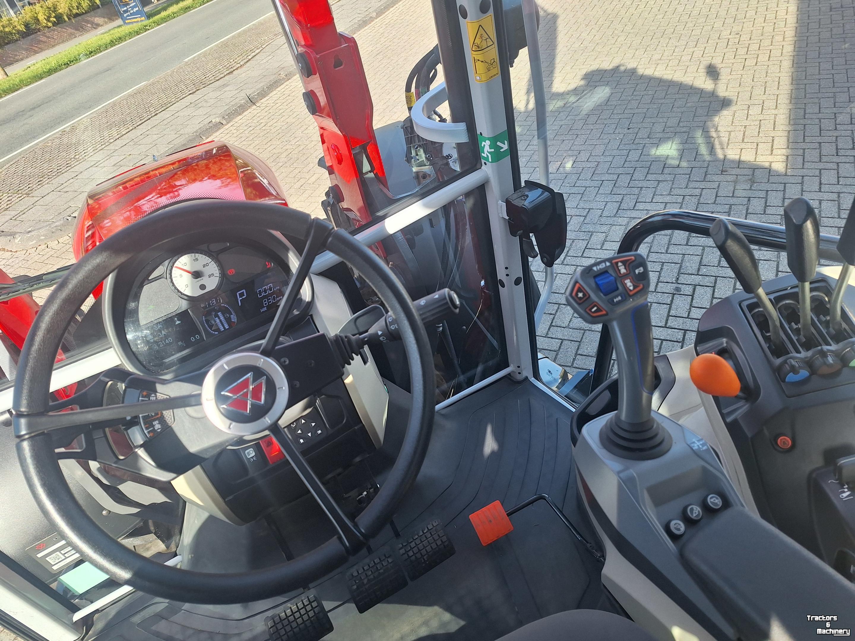 Schlepper / Traktor Massey Ferguson 5M125 DYNA4 met FL4121