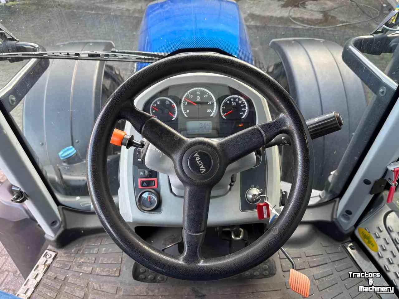 Schlepper / Traktor Valtra T194 Hitech