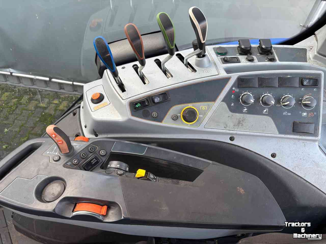 Schlepper / Traktor Valtra T194 Hitech