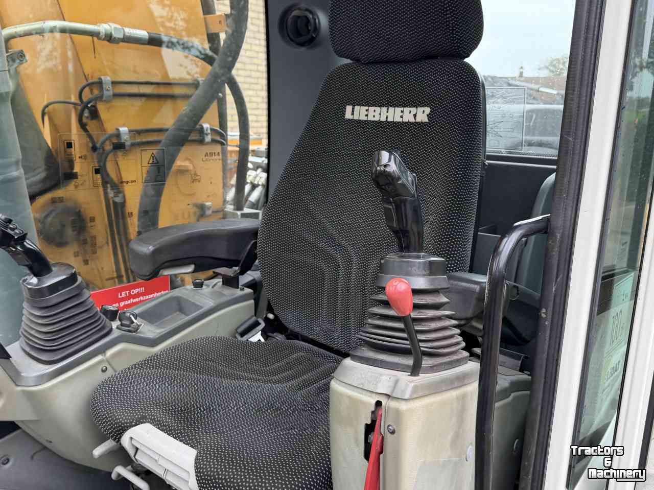 Bagger / Baggermaschine Liebherr A914 met Engcon draaikantelstuk