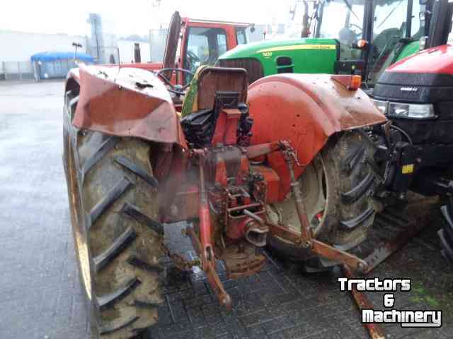 Schlepper / Traktoren International 824