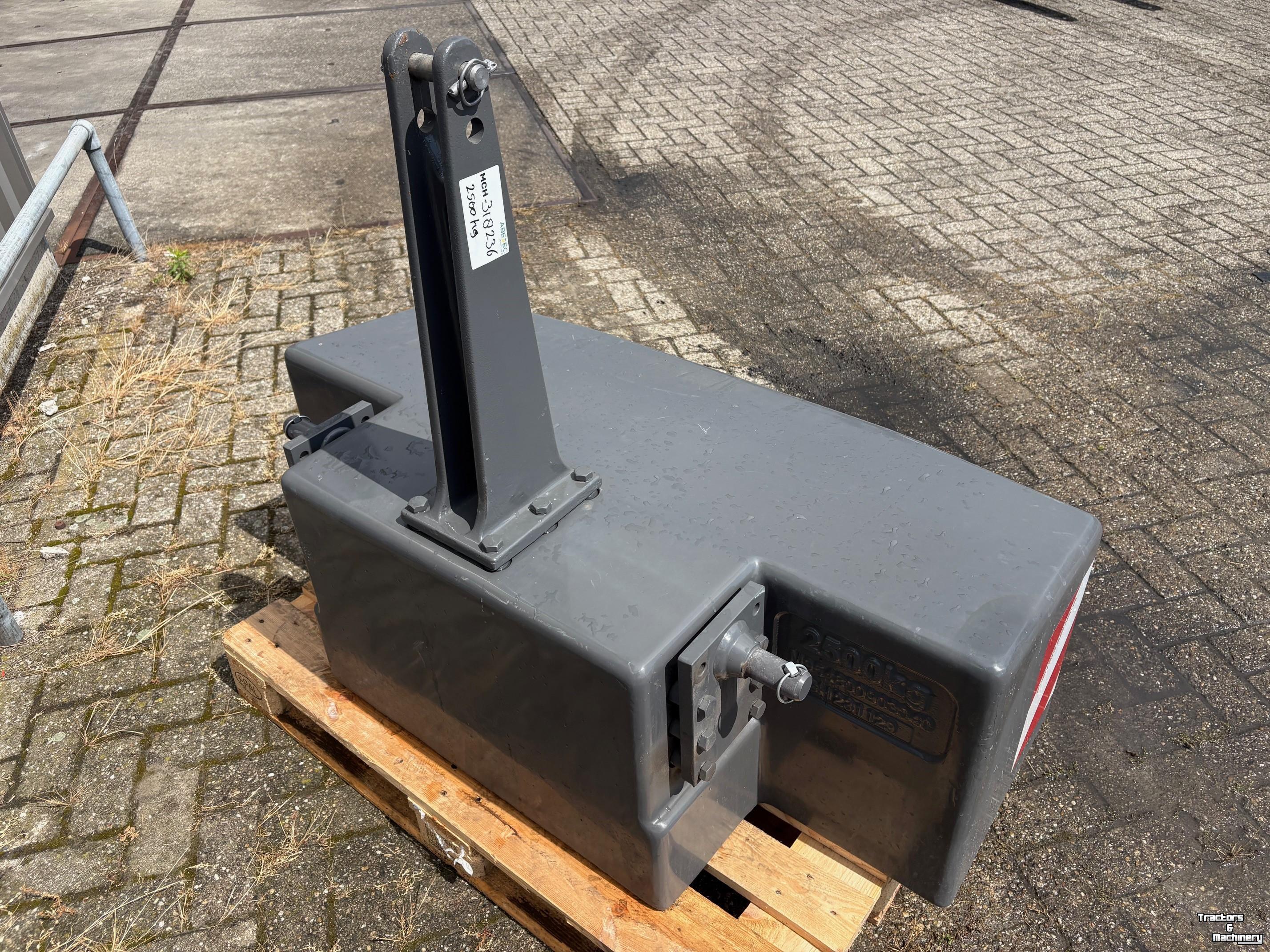 Sonstiges Maschinen für Strassen-, Strassenrand- und Grabeninstandhaltung  Fendt 2500kg frontgewicht