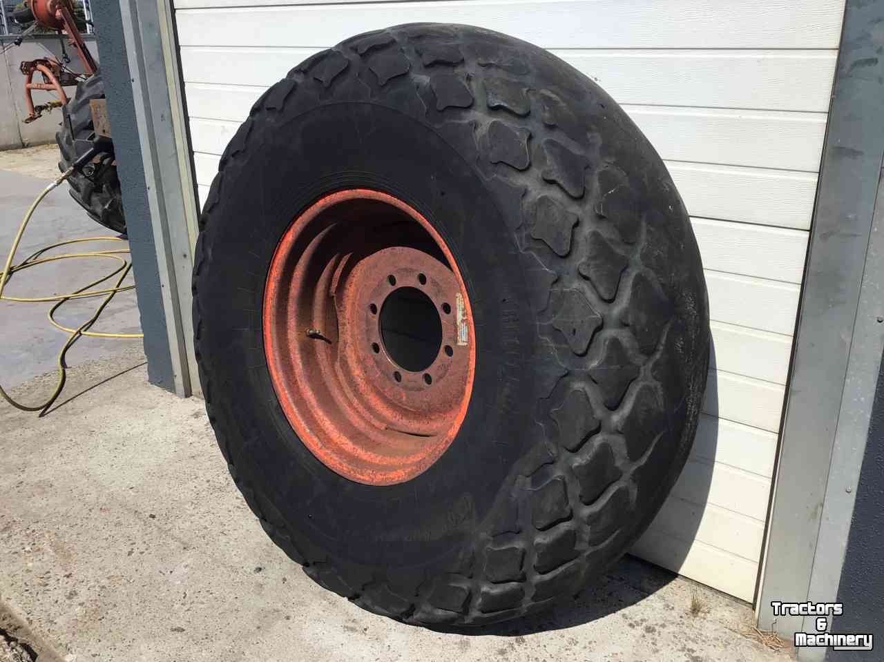 Räder, Reifen, Felgen & Distanzringe Trelleborg 23.1-26 Tractor 409
