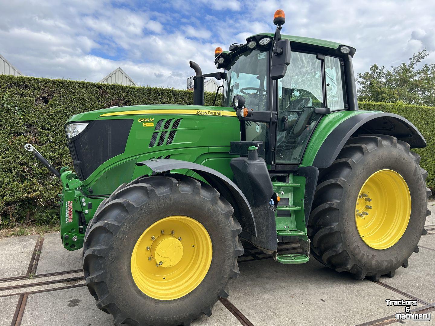 Schlepper / Traktor John Deere 6195M